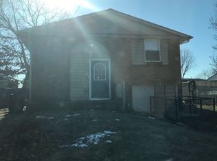 220 Arnold St, Holbrook, NY 11741