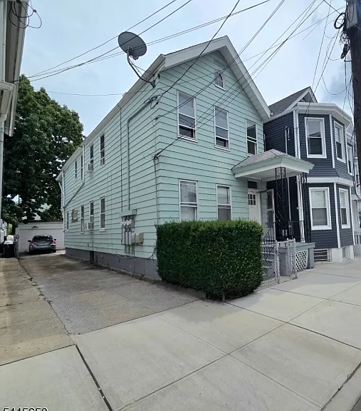 323 William St #1 — Photo 12