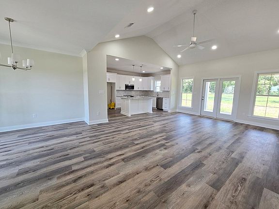 3rd image of 325 Willow Oak Loop