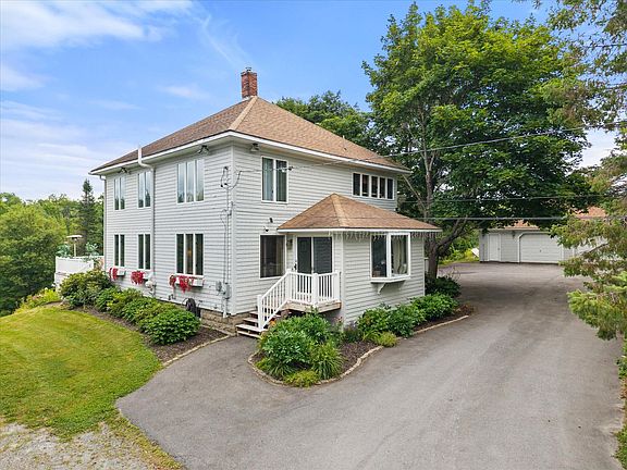 2nd image of 15 Brochu Lane