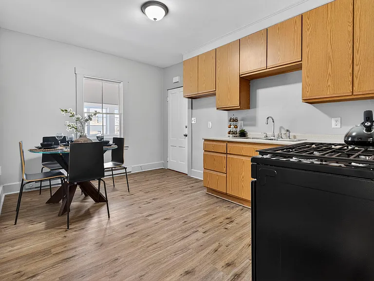 318 Charles St #1R — Photo 10