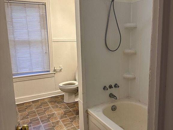 3rd image of 17 Main St S #2