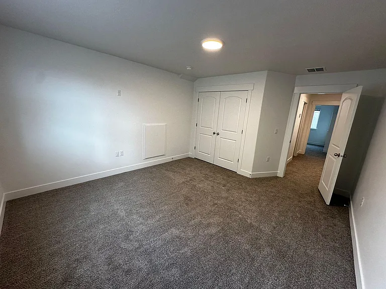932 N Olson Dr — Photo 5