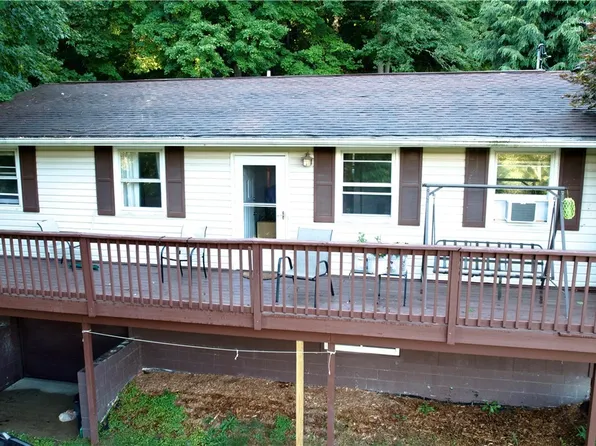 612 Baltzley Valley Rd NE, New Philadelphia, OH 44663