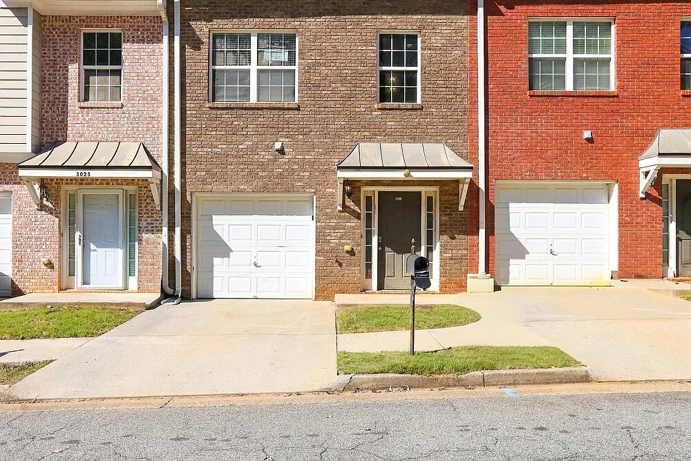 2 bed, 2.0 bath, 1400 sqft, $2,055 — Photo 1