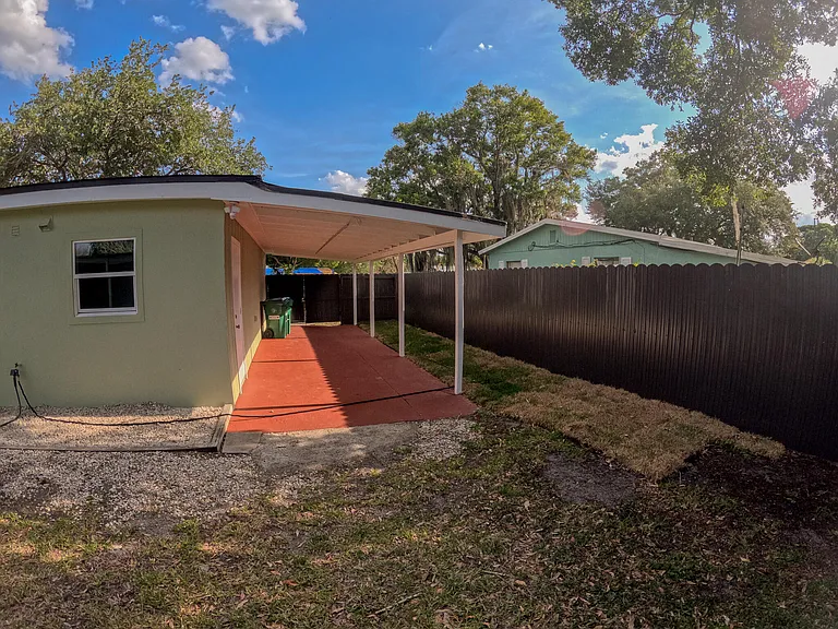 352 Johnston St — Photo 3