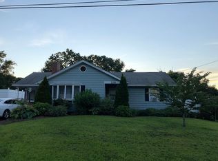 218 Pondview Dr, Chicopee, MA 01020