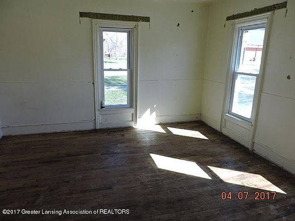 5th image of 204 S Gratiot St