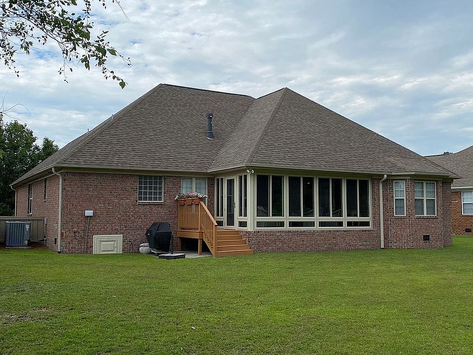 2nd image of 1104 Charlton Way