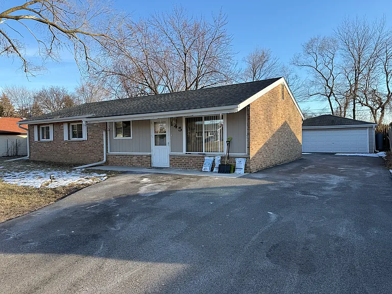 145 Fairwood Dr — Photo 1