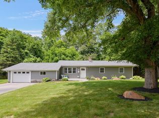 4 Malquinn Dr, Hopedale, MA 01747
