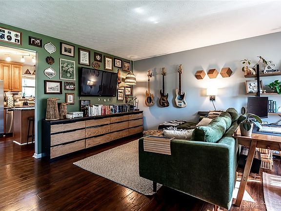 4th image of 257 Wood Forge Cir