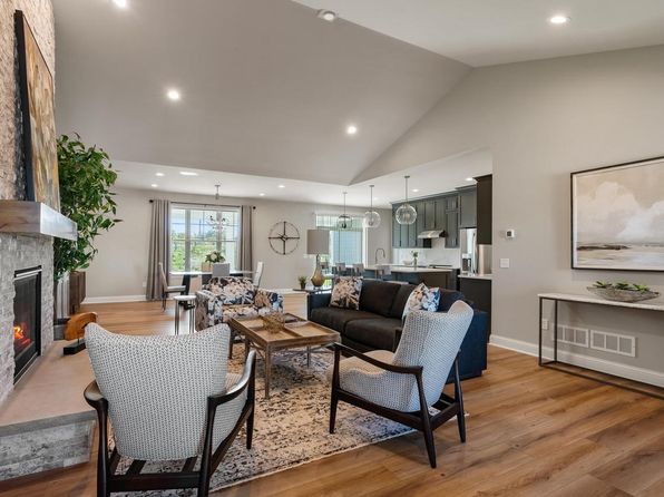 1749 North River CIRCLE, River Hills, WI 53217