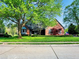 6160 Deerwood Dr, Greenwood, IN