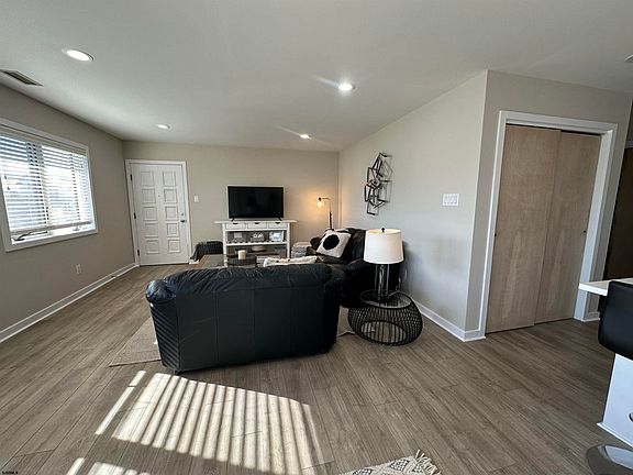 2nd image of 3 S Granville Ave APT 202
