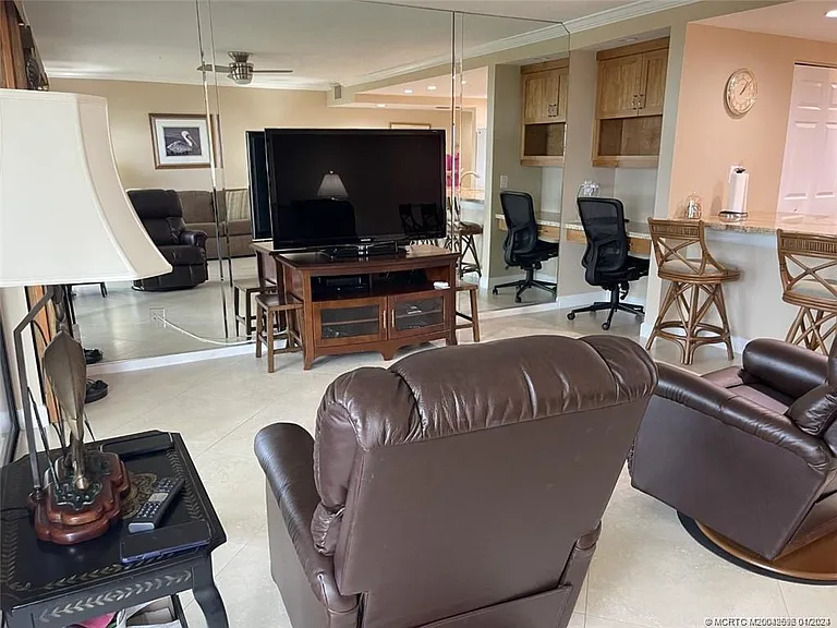 264 NE Edgewater Dr #102 — Photo 8