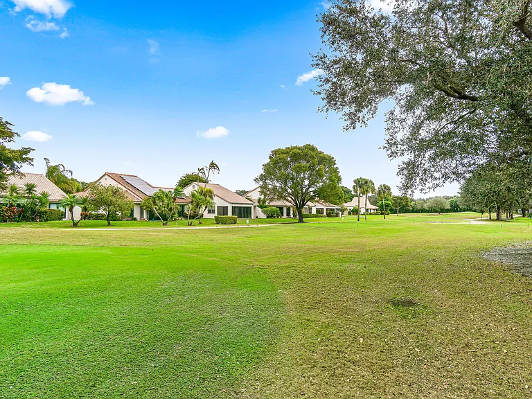 5687 Fairway Park Dr — Photo 32