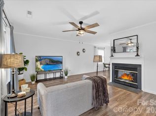 5917 Crape Myrtle Ln, Charlotte, NC