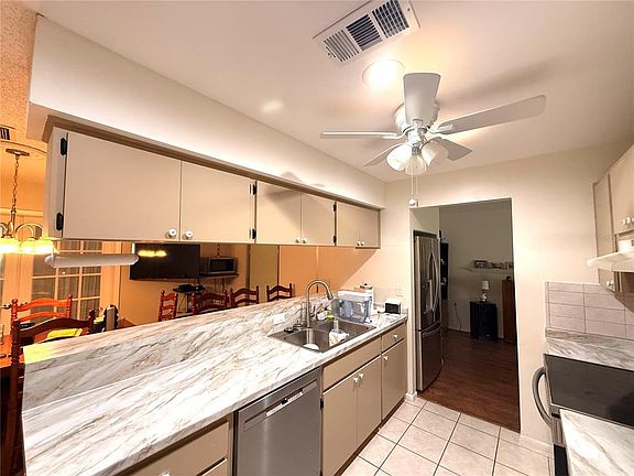 5th image of 8014 Casuarina Dr