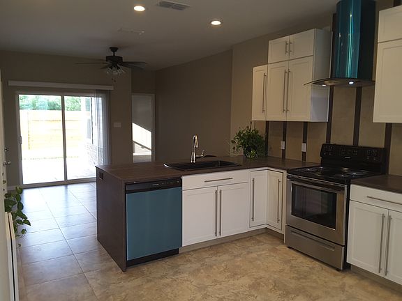 5th image of 1000 E Daffodil APT 2