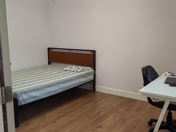 4th image of 5770 Oak St #106