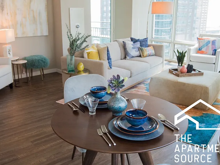 355 E Ohio Studio #STUDIO — Photo 6
