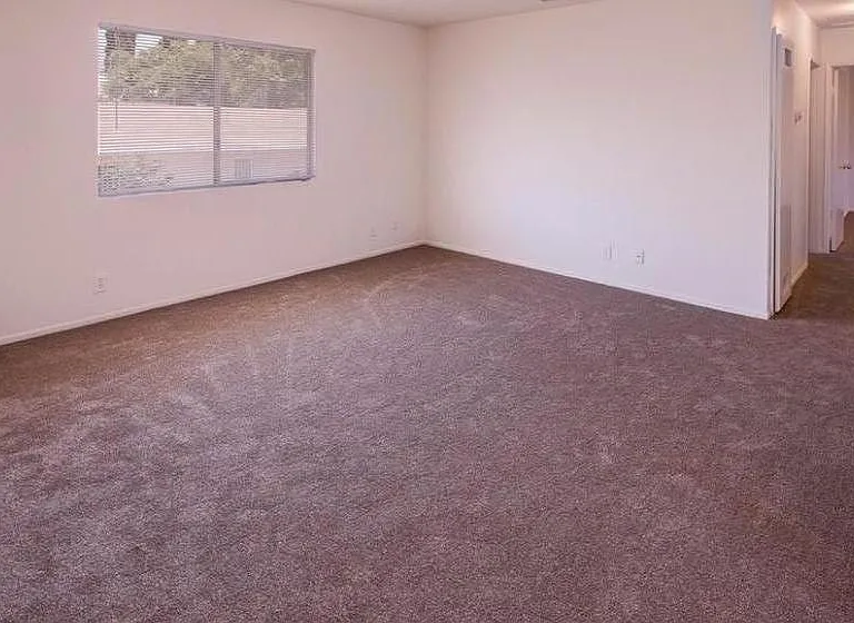 400 N Stoneman Ave — Photo 1