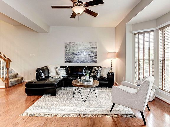 4th image of 15278 Regents Park Dr #31