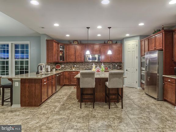3rd image of 45 Daffodil Ln