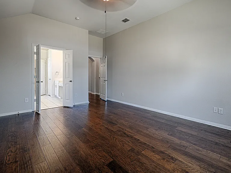 1404 Carriage Ln — Photo 24