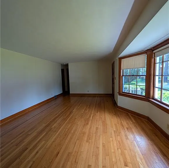4720 Haywood Dr — Photo 6