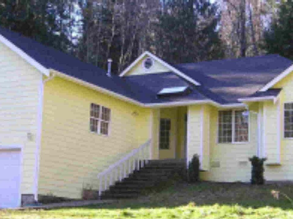 2100 sf ranch, 3 br 2 ba, just remodelled with new hardi-planksiding & paint