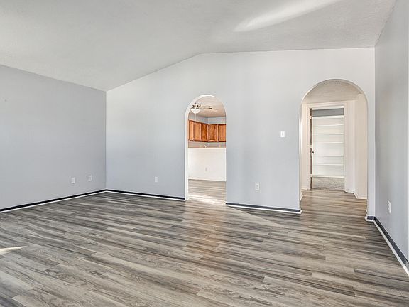 5th image of 286 Pearl Dr NE