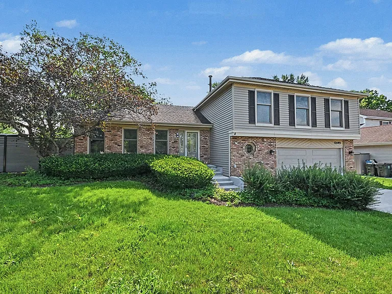 5195 Castaway Ln — Photo 3