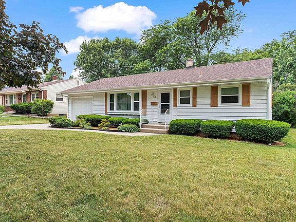 3rd image of 709 Woodland Dr