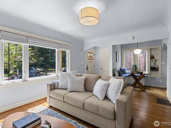 4th image of 946 N 83rd Street
