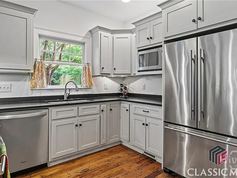 325 Lyndon Ave — Photo 6