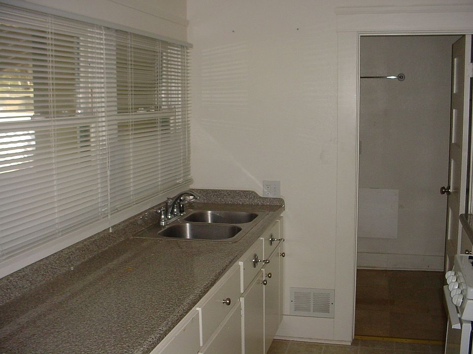 2nd image of 205 N San Dimas Ave