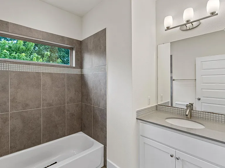 720 Pedernales St #B — Photo 22