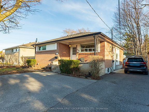 2nd image of 303 Rossland Rd W