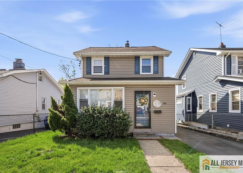 1st image of 566 Chapman St