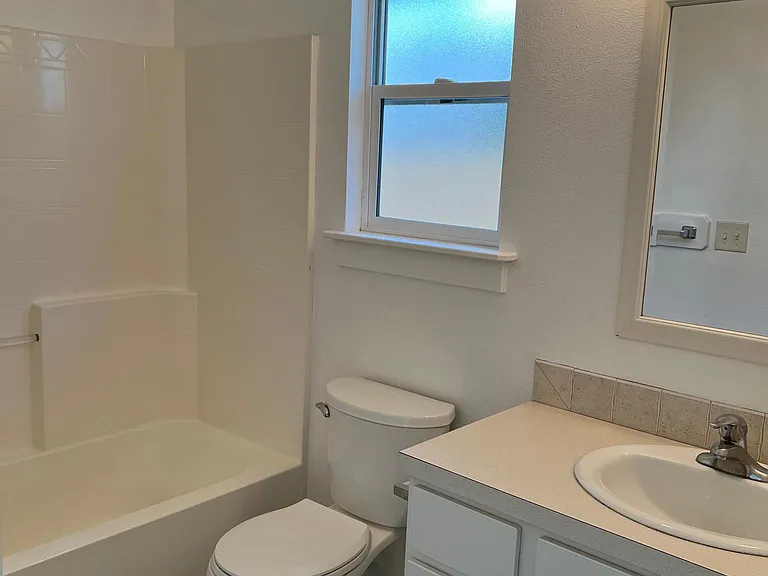 415 Augustina Ct — Photo 16