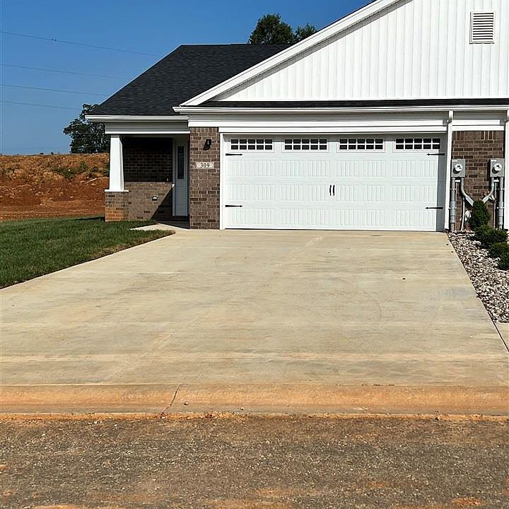 1st image of 309 Breckinridge Cir