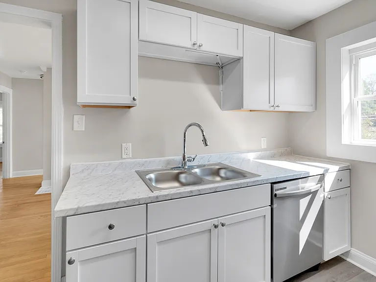 Berkshire Apartments — Photo 16