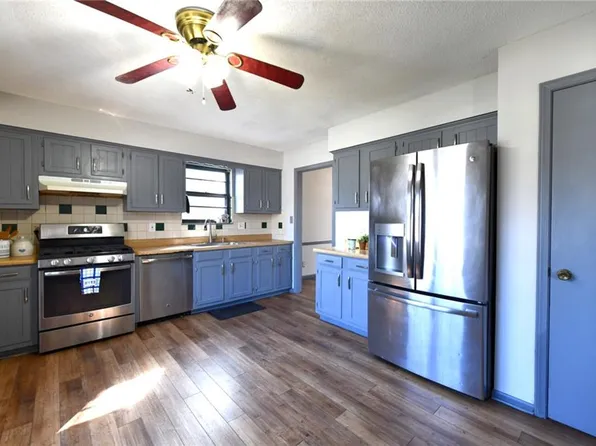 8211 W 57th St, Overland Park, KS 66202