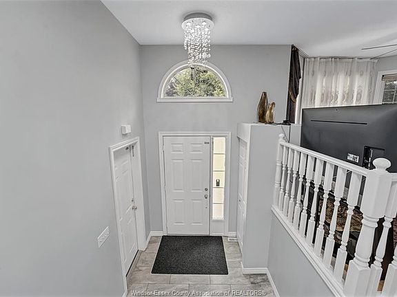 4th image of 1391 Fuller Cres