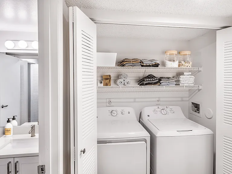 Coconut Palm Club Apartments — Photo 40