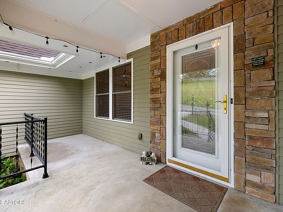 5th image of 212 Poppy Hill Ln