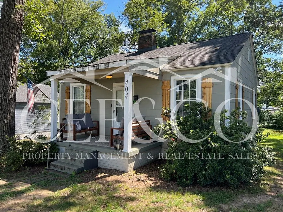 404 Gentry St