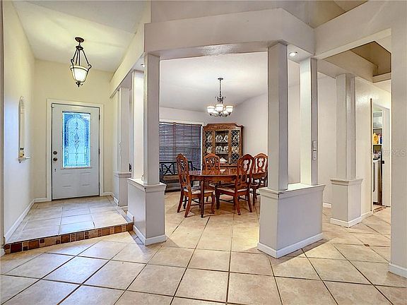 4th image of 1093 Providence Ln